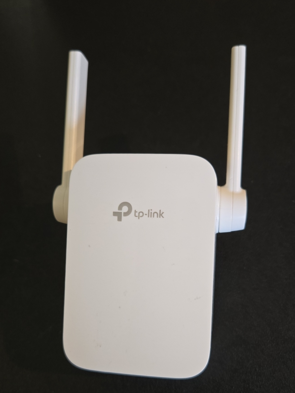 TP-Link White Dual-Antenna Wi-Fi Extender